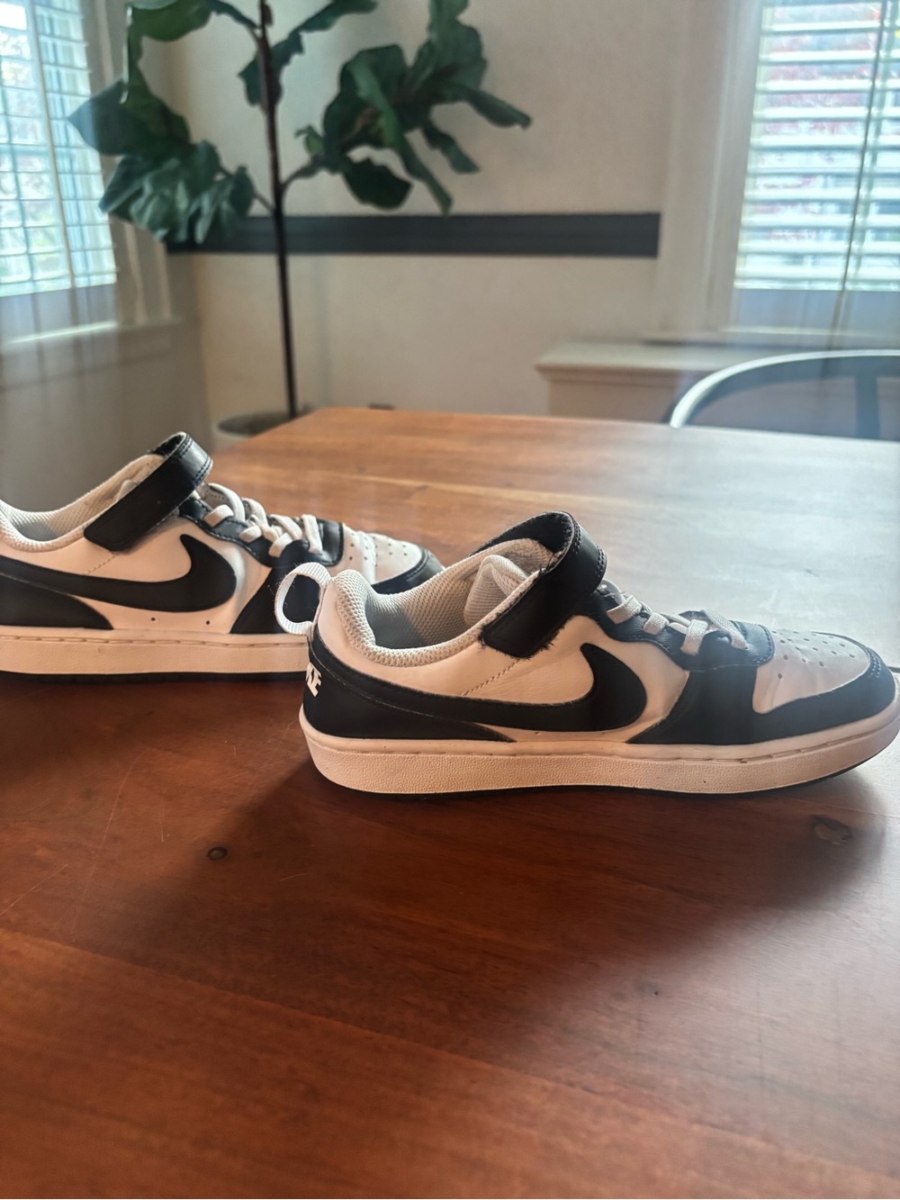 Nike Court Borough Low Size 2 boys